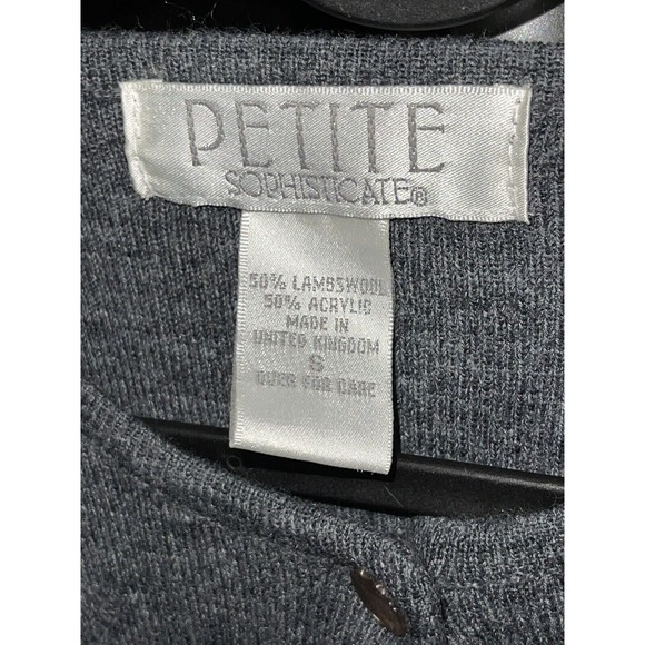 Pre Owned sophisticated petite blend button long sleeve sweater. Size Small - Picture 3 of 3